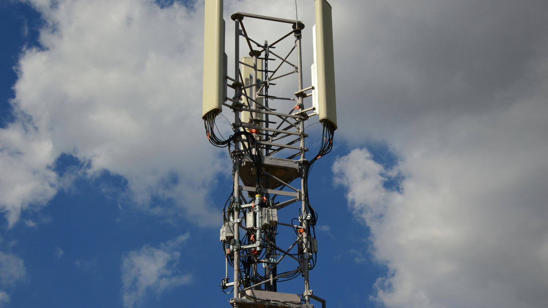 Image of 5G signal tower for mobile phones
